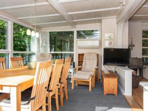 TV a/nebo společenská místnost v ubytování Holiday home Børkop LX