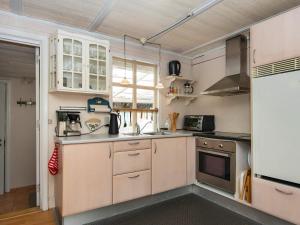 Kuchyň nebo kuchyňský kout v ubytování Holiday home Børkop LX