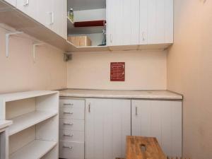 Kuchyň nebo kuchyňský kout v ubytování Holiday home Børkop LX