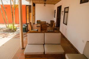 a living room with a couch and some chairs at Casa Palomino Hostal in Palomino
