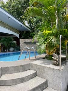 Der Swimmingpool an oder in der Nähe von Hotel Wilson Anexo