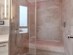 Et badeværelse på 6 Personen Ferienhaus in Wendtorf + 38 billeder