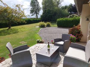 Vonkajšia záhrada v ubytovaní Holiday Home in Brittany near Penze River