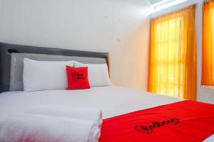 Afbeelding uit fotogalerij van RedDoorz Syariah near Universitas Slamet Riyadi Solo in Karanganyar