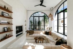 a living room with a couch and a tv at Mahi Mahi Villa, Suites & Beach Shack in Uluwatu