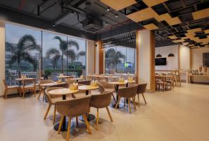Restaurace v ubytování Holiday Inn Express Chennai OMR Thoraipakkam by IHG