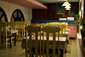 a dining room with tables and chairs and a table and chairs at Hotel Danubio in Villa Gesell