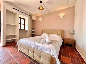 a bedroom with a large bed in a room at 5br COZY HOUSE ROOFTOP POOL AC OLD CITY in Cartagena de Indias
