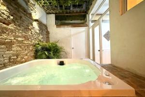 Fotografie z fotogalerie ubytování 3BR Old city amazing house jacuzzi wifi hottub v destinaci Cartagena