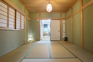 大阪市にあるGuest House TIHARU 6bedrooms12people max and Straight to USJ and Near the hot springのギャラリーの写真