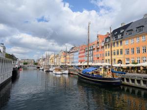 Fotografie z fotogalerie ubytování Sanders Stage - Charming Three-Bedroom Apartment Near Nyhavn v Kodani
