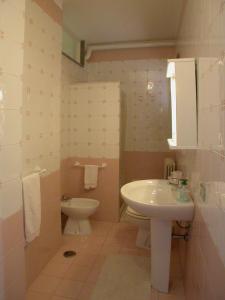 a bathroom with a toilet and a sink at B&B Al Giardino in Lecce