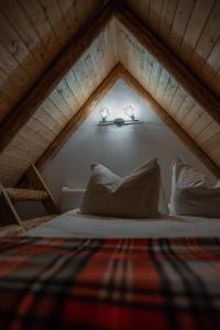 Postel nebo postele na pokoji v ubytování Huta Village