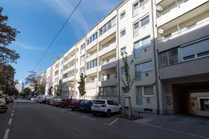 Το κτήριο όπου στεγάζεται  το διαμέρισμα