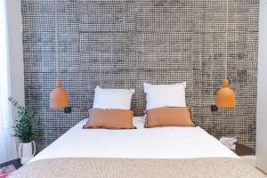 Posteľ alebo postele v izbe v ubytovaní Appartement Design 5 stars Avec Terrasse Et Parking Cannes by Halldis