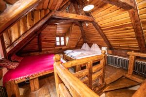 an overhead view of a bedroom in a wooden cabin at Domek kata Matěje in Český Krumlov