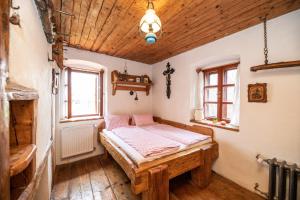 Postel nebo postele na pokoji v ubytování Domek kata Matěje