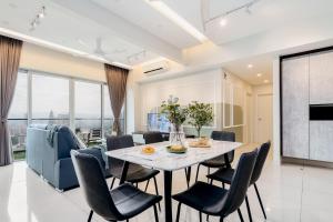 a dining room with a table and chairs at La Vista @ Regalia Residence in Kuala Lumpur