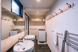 Koupelna v ubytování 町屋 月 Machiya Tsuki + 27 fotografií