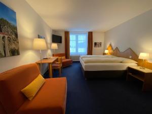 Voodi või voodid majutusasutuse Hotel Weisses Kreuz Bergün toas