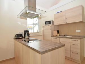Küche/Küchenzeile in der Unterkunft Strandhus Sellin - Apt. 02