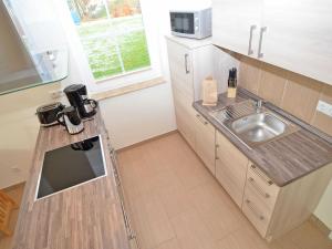 Küche/Küchenzeile in der Unterkunft Strandhus Sellin - Apt. 02