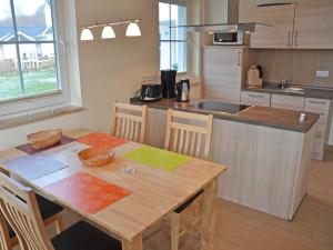 Küche/Küchenzeile in der Unterkunft Strandhus Sellin - Apt. 02