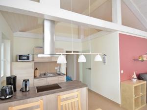 Küche/Küchenzeile in der Unterkunft Strandhus Sellin - Apt. 02