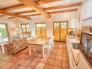 Kuchyň nebo kuchyňský kout v ubytování Strandschlösschen Sellin - Haushälfte 4