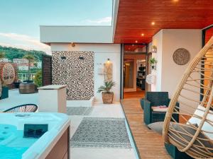 Casa con balcón con piscina en RESIDENCE Apartments en Ulcinj
