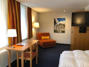 Voodi või voodid majutusasutuse Hotel Weisses Kreuz Bergün toas