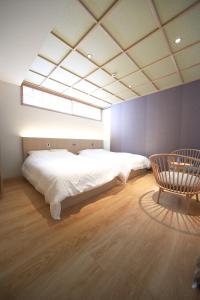 Postel nebo postele na pokoji v ubytování 利々 京都 lili hotel kyoto