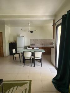 Cuisine ou kitchenette dans l'établissement Appartement "AMINA" mit Pool