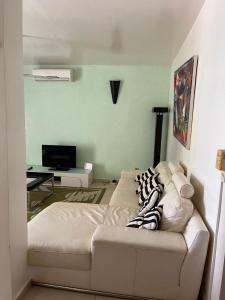 Télévision ou salle de divertissement dans l'établissement Appartement "AMINA" mit Pool