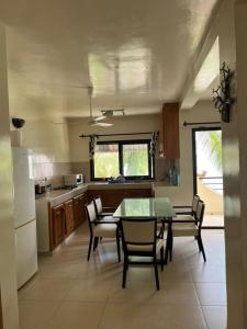 Photo de la galerie de l'établissement Appartement "AMINA" mit Pool, à Saly Portudal