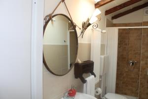 Ένα μπάνιο στο Room & Breakfast A casa di Emma