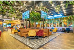 Posezení v ubytování Ma City Hotel