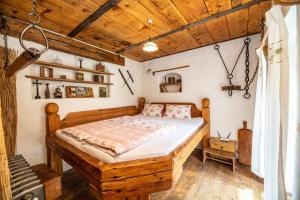 Postel nebo postele na pokoji v ubytování Domek kata Matěje