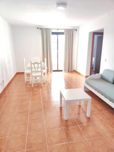 Część wypoczynkowa w obiekcie Apartamentos Tabaiba