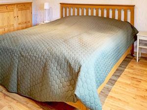En eller flere senge i et værelse på 5 person holiday home in HAGFORS