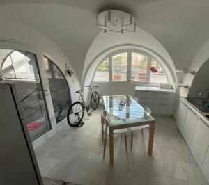 a kitchen with a table and a bike in a room at Loft “Cinema Galleria” in Bari