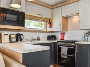 A cozinha ou cozinha compacta de Deep Cove - Butlins Minehead