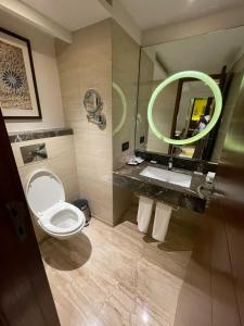 Koupelna v ubytování Radisson Gwalior
