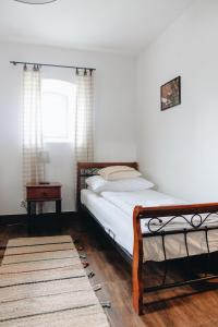 Кровать или кровати в номере Folwark
