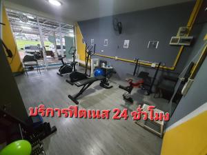 Het fitnesscentrum en/of fitnessfaciliteiten van Chonnatee Residence