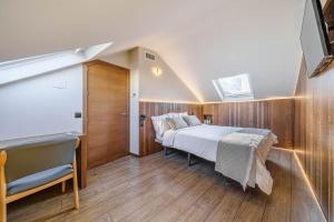 Posteľ alebo postele v izbe v ubytovaní Apartamentos Gibralfaro Centro + 33 fotografií