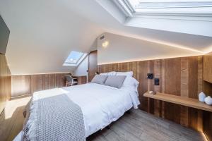 Łóżko lub łóżka w pokoju w obiekcie Apartamentos Gibralfaro Centro