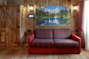 Prostor za sedenje u objektu Ski Apartment Francois Hot Tub & Central Location with hotel services