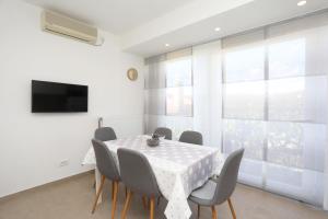 TV a/nebo společenská místnost v ubytování Apartment Falichi