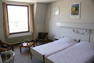 Säng eller sängar i ett rum på Hotel Domstad